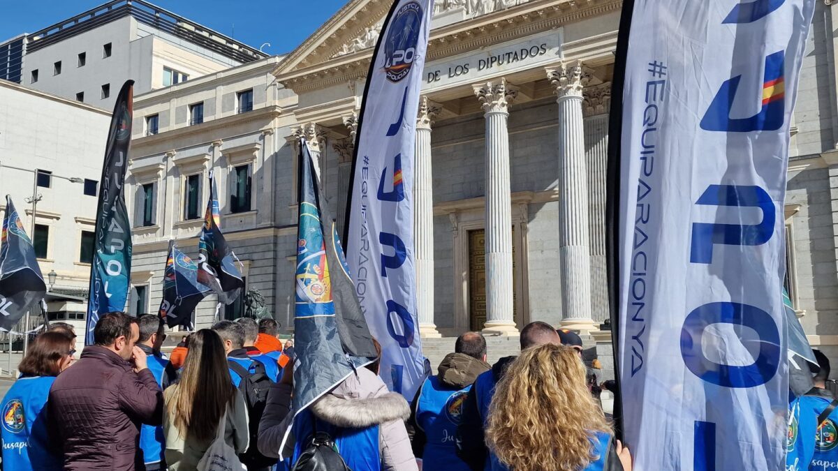 Policías y guardias celebran el fracaso de la ‘ley mordaza’ en el Congreso: «¡Hemos ganado!»