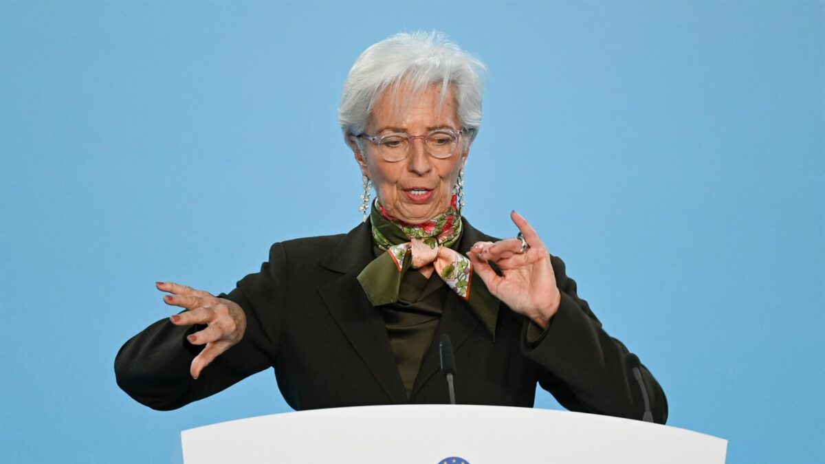 Lagarde da por hecho una subida de tipos de 0,5 en marzo y aleja hasta 2025 una bajada