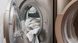 El sencillo truco que hará que tu ropa siempre huela bien tras salir de la lavadora