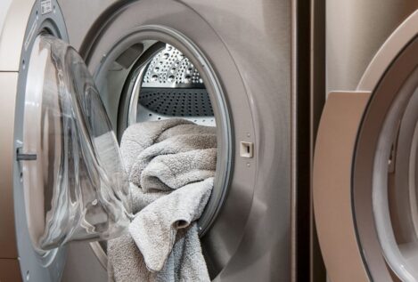 El sencillo truco que hará que tu ropa siempre huela bien tras salir de la lavadora