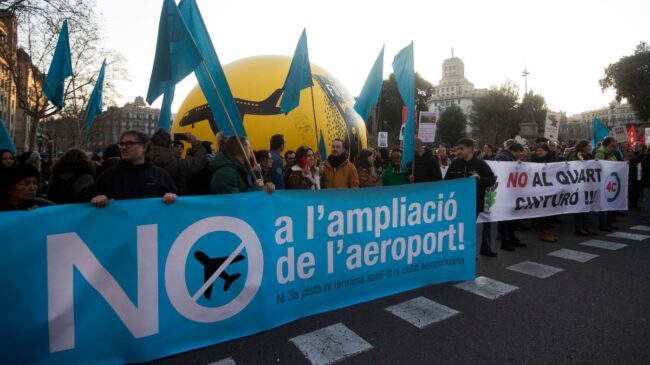 Una protesta en Barcelona pide acabar con el proyecto de ampliación del aeropuerto
