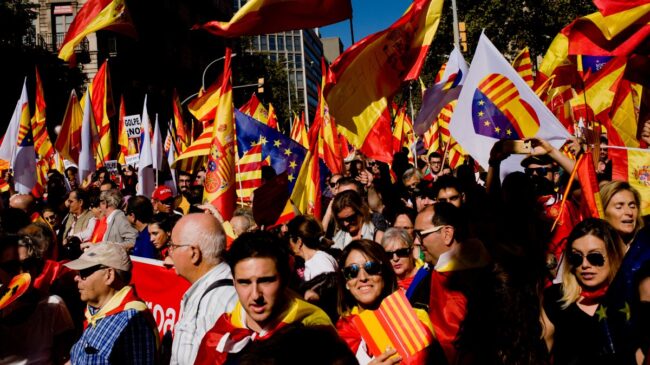 Un 55% de los catalanes se siente muy orgulloso de ser español, según el CIS catalán