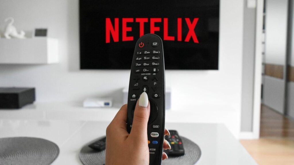 Una televisión con el logo de Netflix.