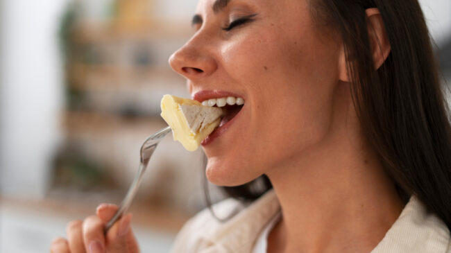 Cómo adelgazar al masticar despacio o por qué la forma de comer puede hacer perder peso