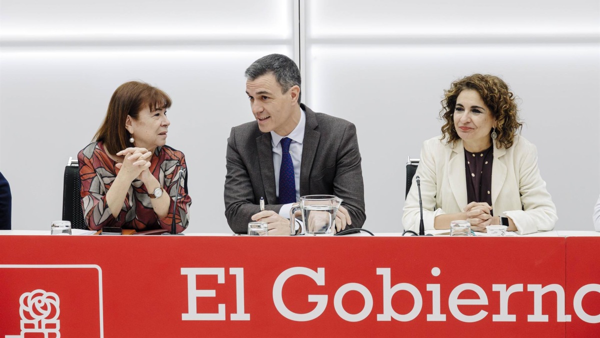 El PSOE ve a Feijóo «desaparecido» desde que Sánchez le reprochó su foto con un narco