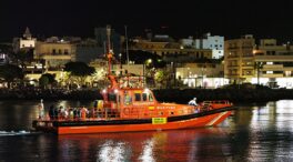 Salvamento Marítimo rescata a 37 inmigrantes en una patera al sureste de Lanzarote