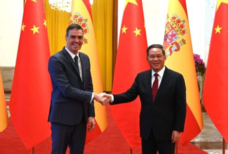 Sánchez plantea «relanzar las relaciones» con China en su reunión con el primer ministro chino