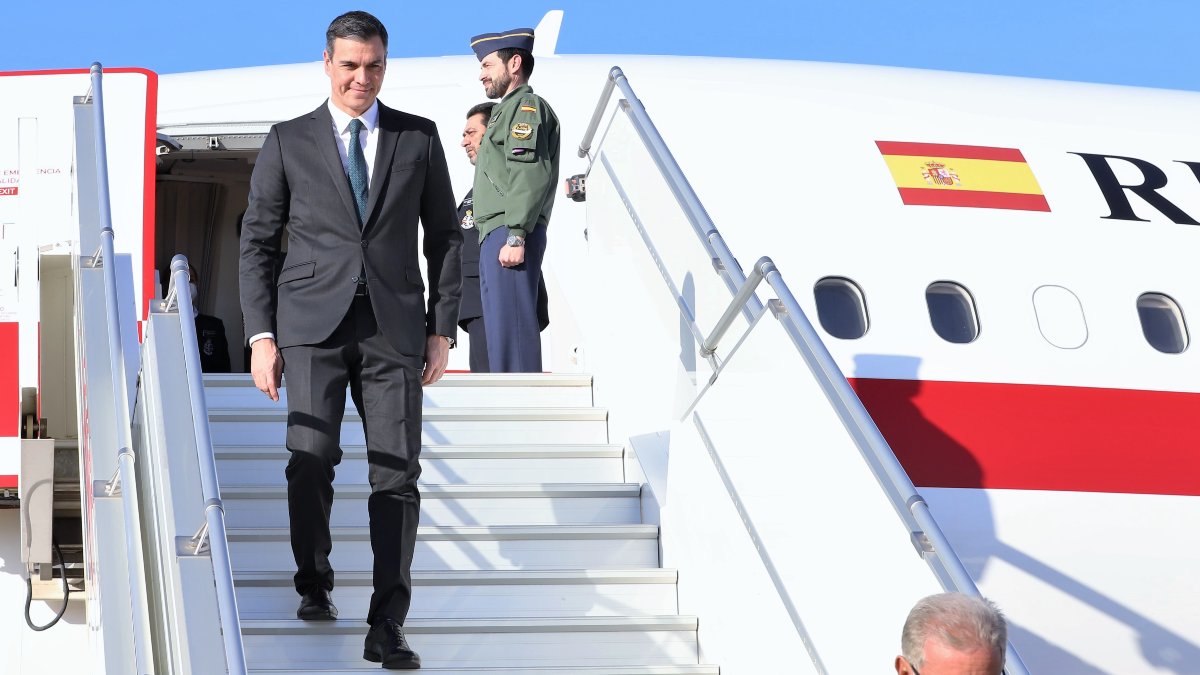 Azafatos, banderas, pines… Sánchez gasta 35 millones en protocolo de la presidencia de la UE