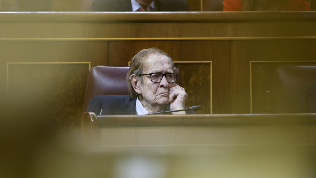 El profesor y economista Ramón Tamames durante la moción de censura  de Vox en el Congreso de los Diputados.