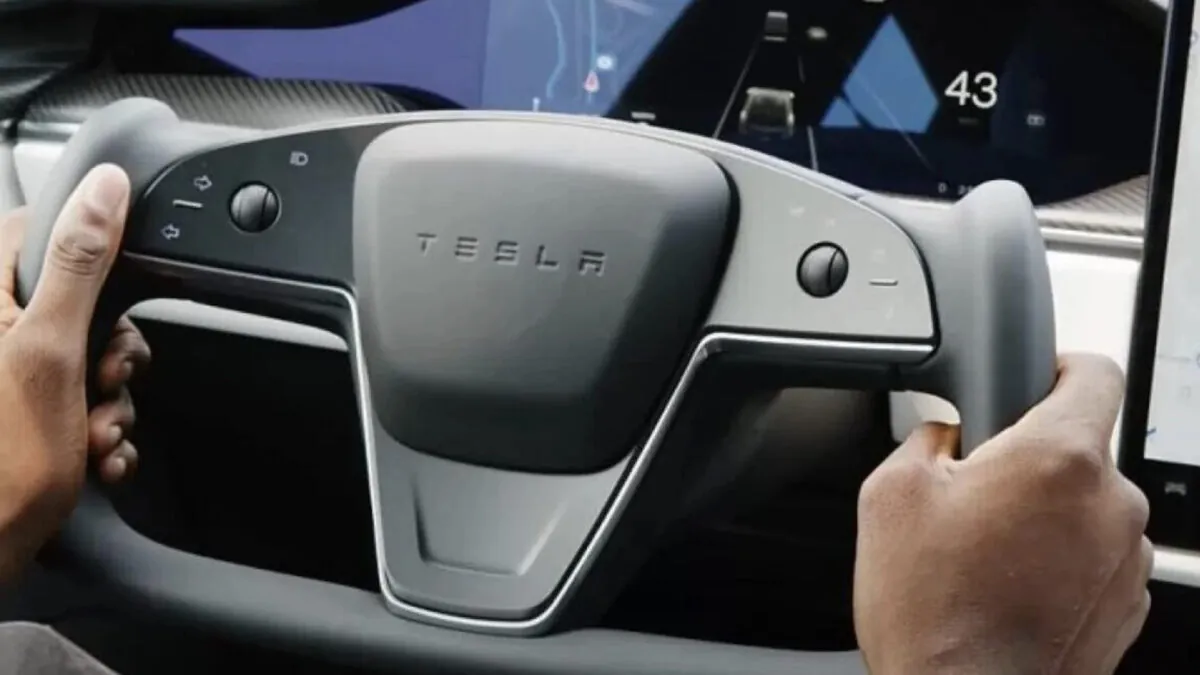 Tesla agota los volantes redondos para sustituir su controvertido ‘yoke’