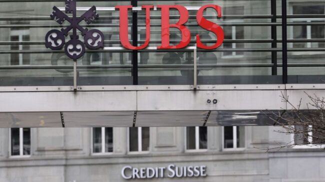 El rescate de Credit Suisse añade tensión y agranda el temor a otro 'crash' financiero