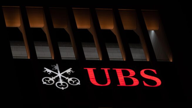 Moody’s y S&P rebajan a negativa la perspectiva del rating de UBS tras comprar Credit Suisse