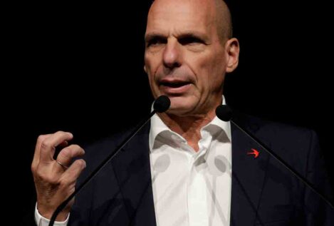Unos encapuchados dan una paliza al ex ministro de Finanzas griego Yanis Varoufakis