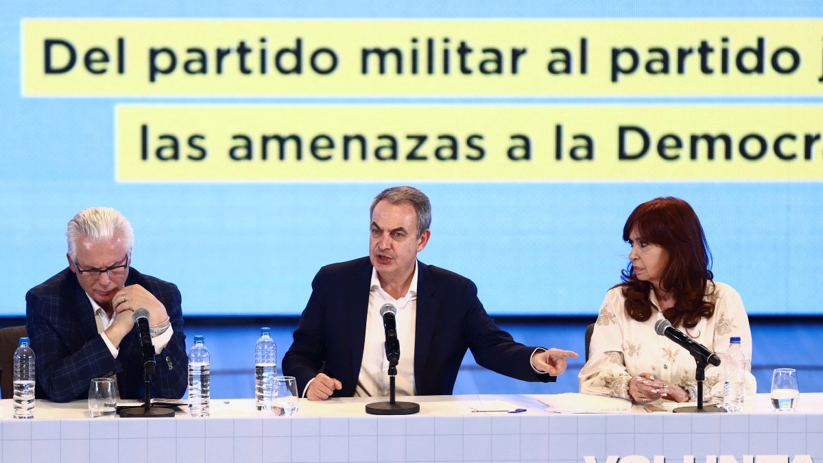 Zapatero arropa a Cristina Fernández de Kirchner tras su condena por corrupción