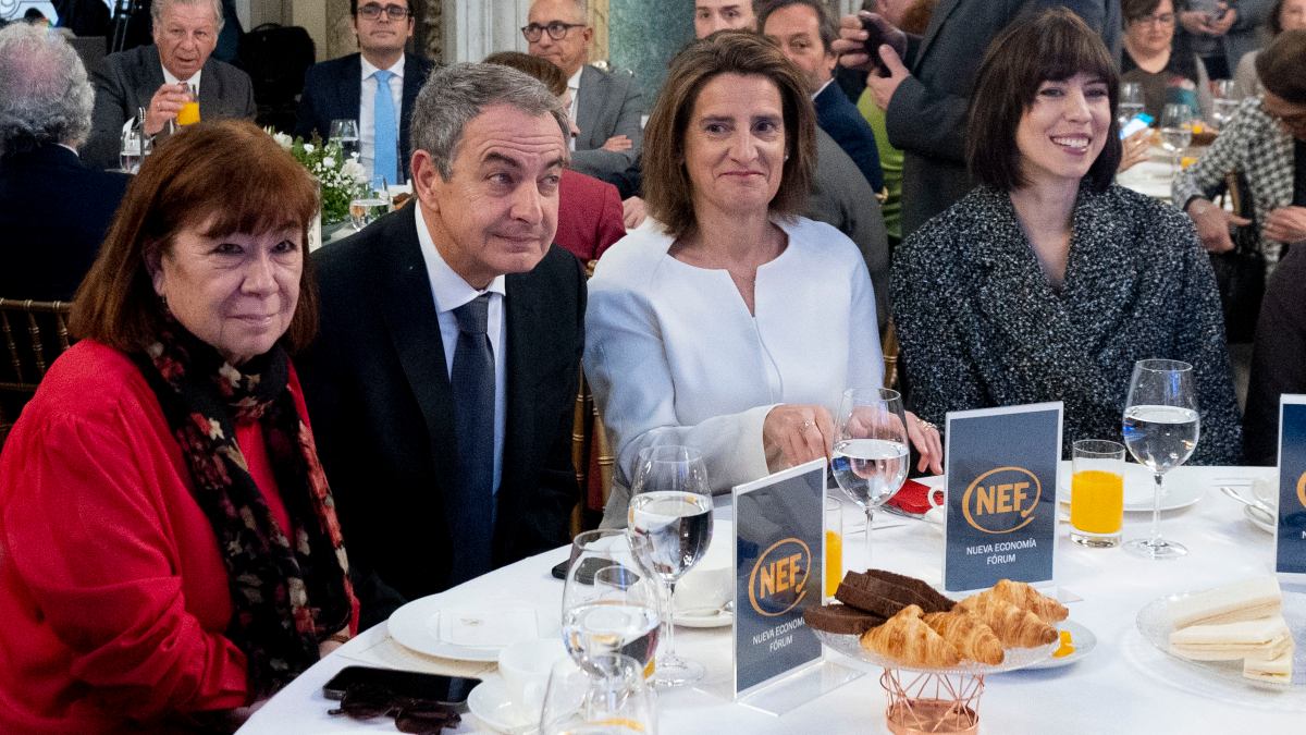 El bono social eléctrico: la idea de Zapatero que  deja fuera a 3,3 millones de hogares vulnerables