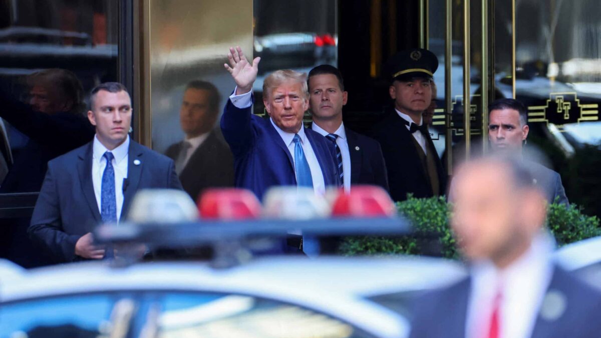 Trump comparece ante la oficina de la fiscal de Nueva York por una demanda de fraude fiscal