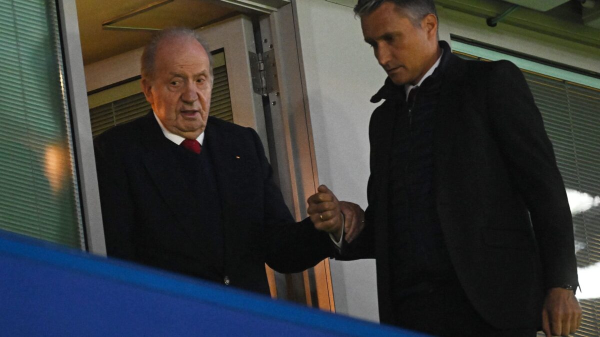 El rey Juan Carlos asiste al Chelsea-Madrid en Londres antes de viajar a España