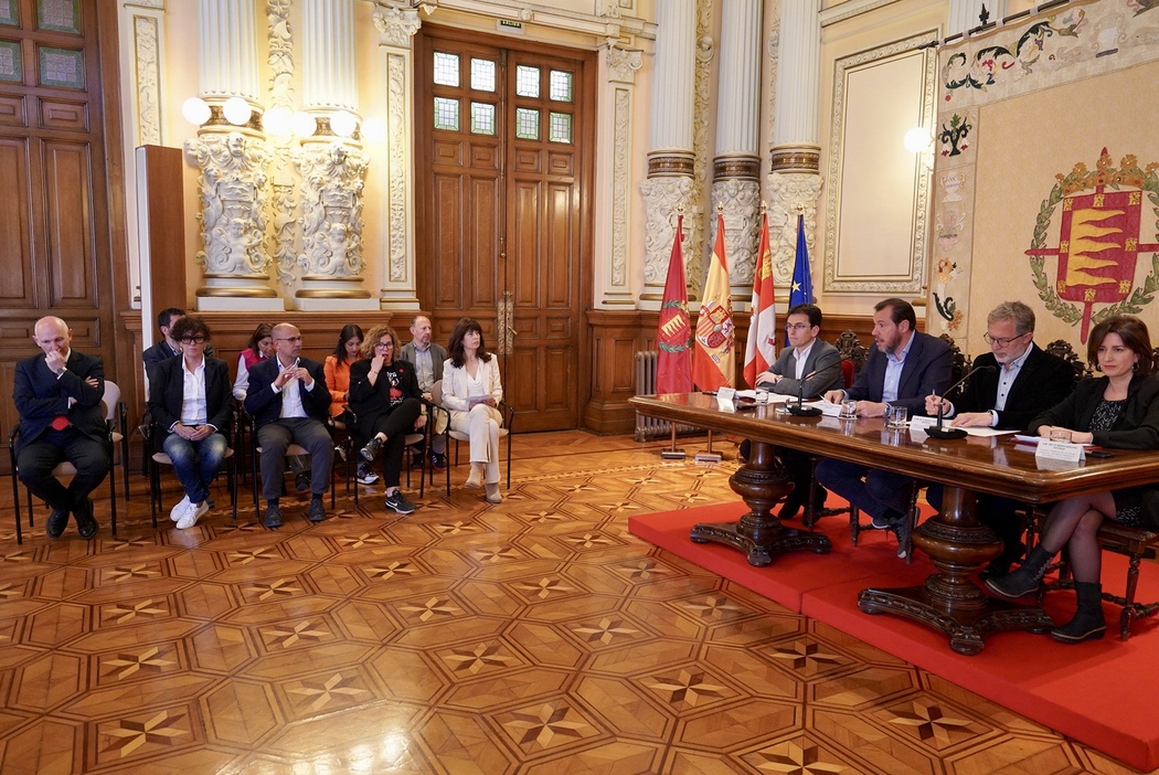 Óscar Puente se ve con la mayoría absoluta en Valladolid