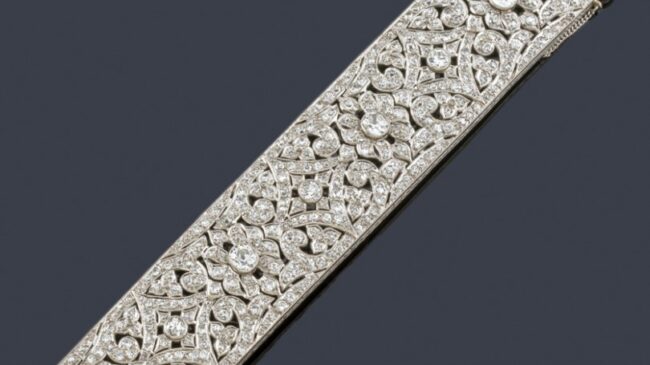 





Una pulsera de diamantes se subasta por 18.000 euros






