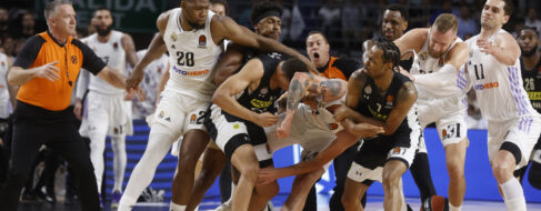 Una brutal pelea entre los jugadores del Madrid y el Partizán obliga a suspender un partido