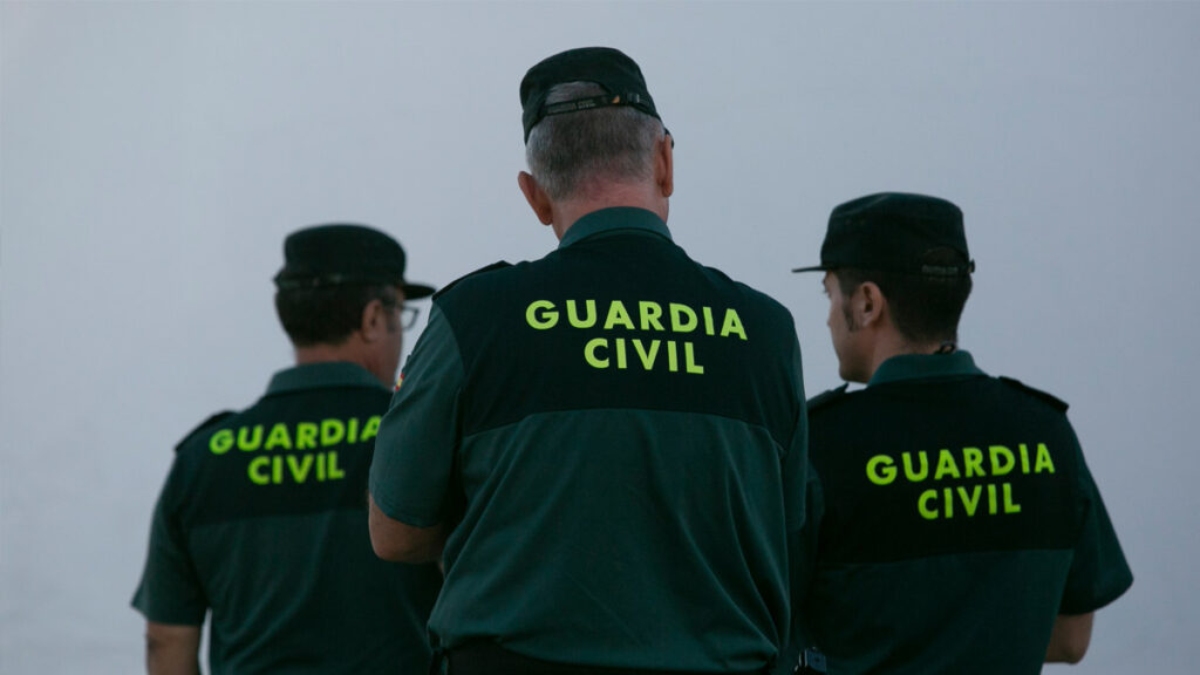Detenido por derramar líquido hirviendo y lejía sobre guardias civiles en Navaluenga (Ávila)