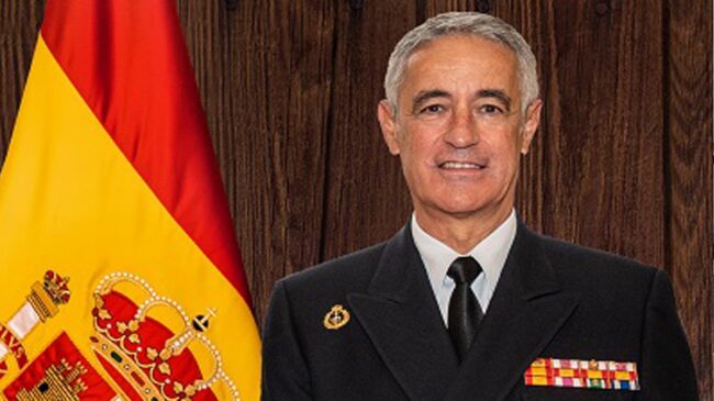 Robles elige al almirante Antonio Piñeiro para dirigir la Armada