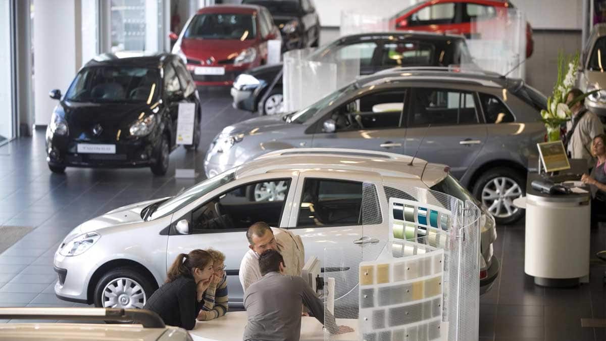 Facua demanda a diez fabricantes de automóviles por pactar inflar sus precios