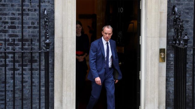 Renuncia el vice primer ministro británico, Dominic Raab, tras ser acusado de acoso
