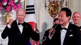 El presidente de Corea del Sur sorprende a Biden cantando 'American Pie'