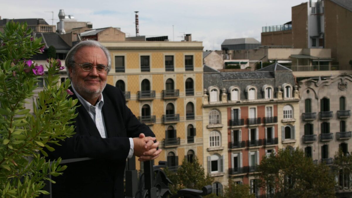 Gutiérrez Aragón reflexiona sobre las narraciones en su último libro