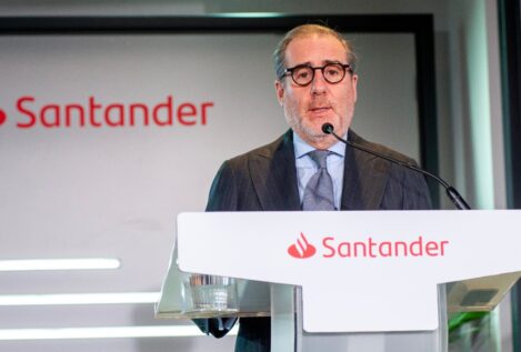 El Santander gana 200.000 clientes en España, pero sufre la fuga de 32.000 millones de euros