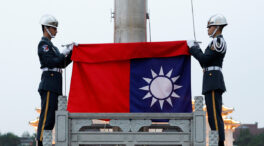 Taiwán detecta un avión de combate y tres barcos de guerra chinos cerca de la isla
