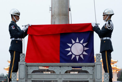 Taiwán detecta un avión de combate y tres barcos de guerra chinos cerca de la isla