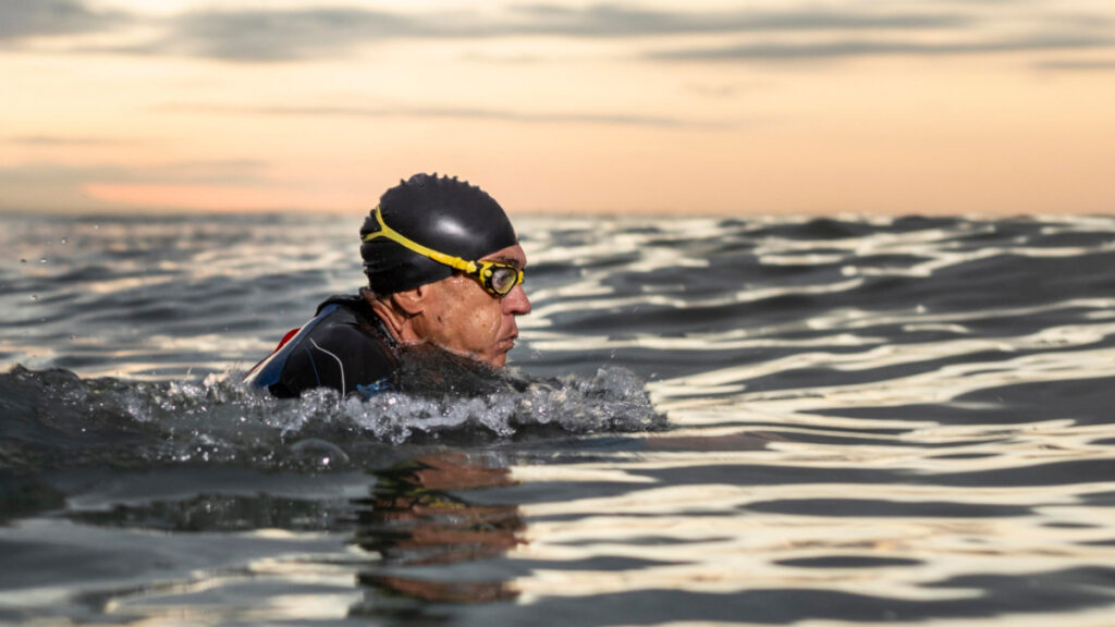 🌎 Estudio sobre los Beneficios de la Natación con Aletas: Nadar con  bialetas quema calorías y fortalece el corazón –