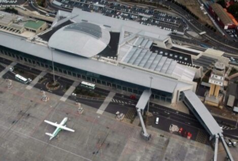Detienen a un hombre en Tenerife por una amenaza de bomba falsa en un aeropuerto