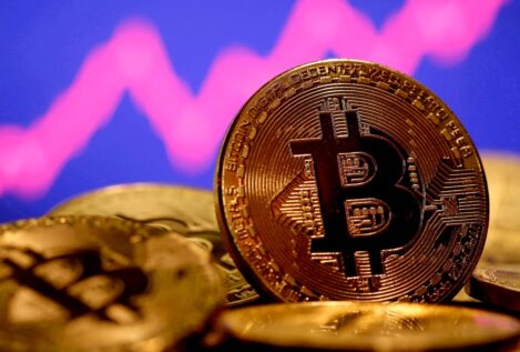 Bitcoin supera los 30.000 dólares por primera vez en 10 meses