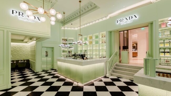 Prada aterriza en Harrods con un café de cine
