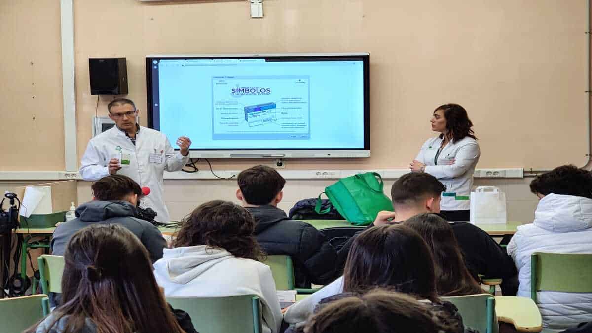 Los Farmacéuticos de Valladolid imparten educación sanitaria a los adolescentes