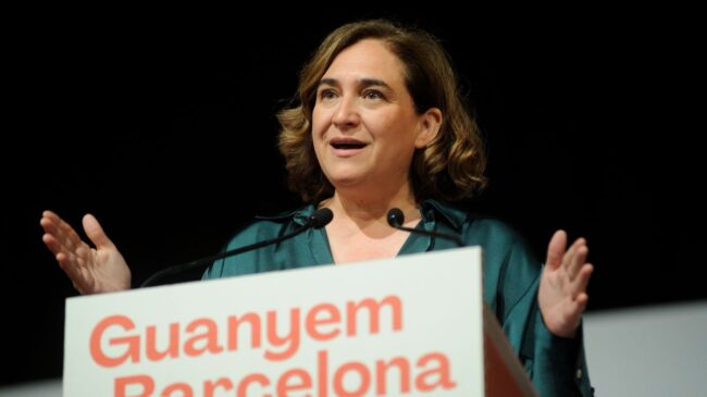 Colau confía en revalidar victoria en Barcelona por la campaña 'convergente' de Collboni