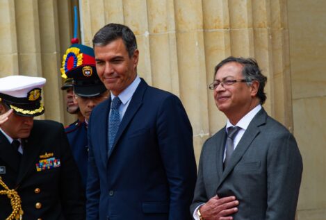 El Gobierno condecora a Gustavo Petro y cinco ministros colombianos