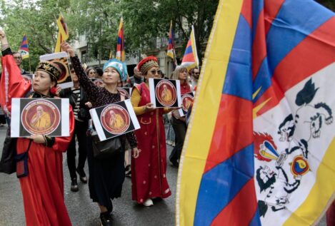 70 personas se manifiestan en Barcelona para apoyar al Dalai Lama tras las quejas de pedofilia