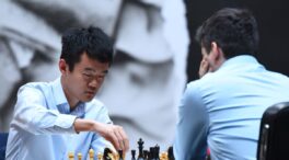 Ding Liren sucede a Magnus Carlsen como campeón del mundo de ajedrez