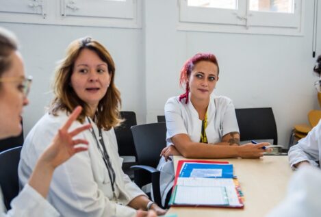 El Colegio de Enfermeras de Barcelona lanza ahora un curso de «sensibilización» del catalán