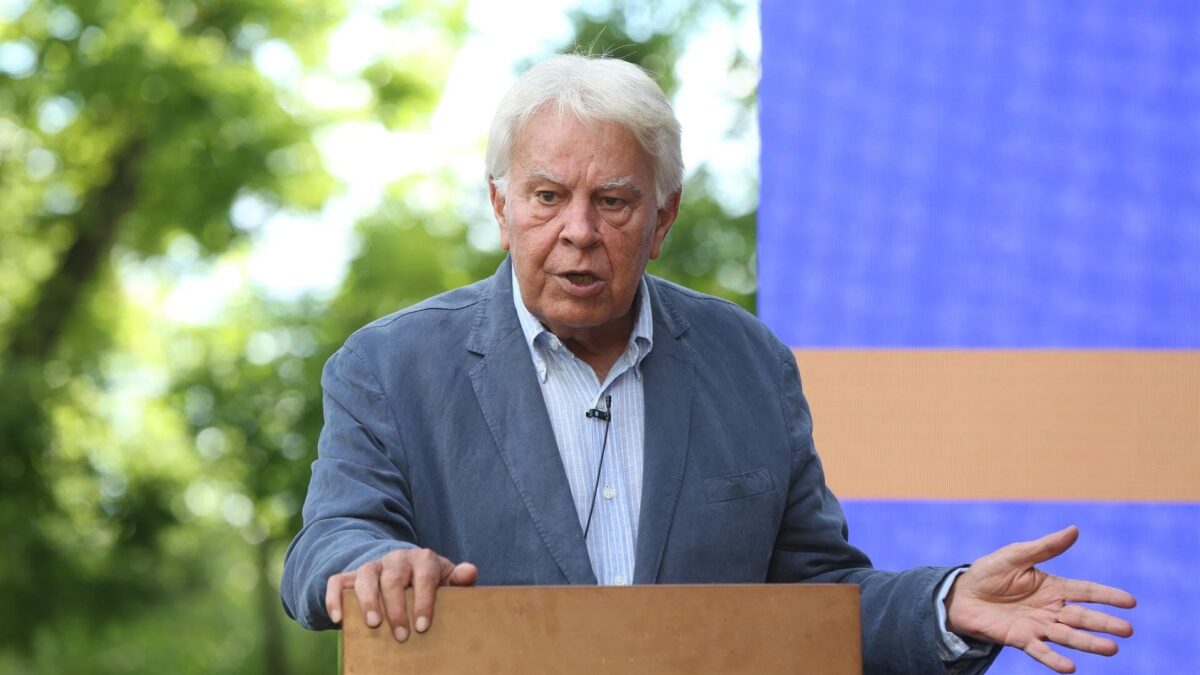 Felipe González celebra los 50 años del Partido Socialista de Portugal junto a Costa y Scholz