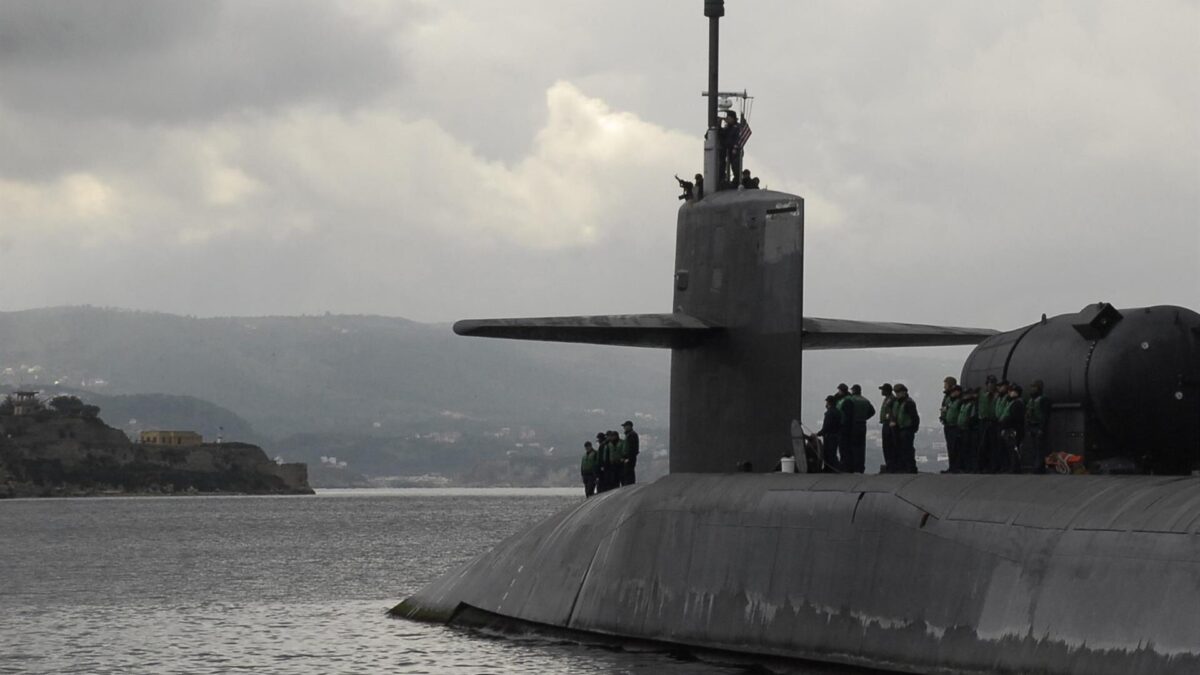 Irán afirma que obligó a un submarino americano a salir a la superficie y EEUU lo niega