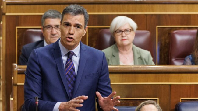 Gamarra denuncia el «caos» en el Gobierno y Sánchez presume de gestionar mejor que el PP