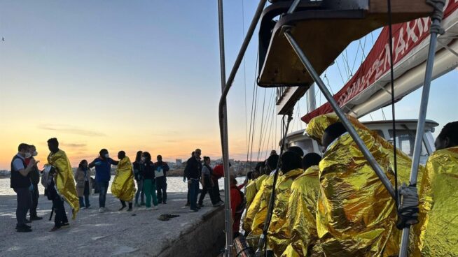 La Guardia Costera italiana rescata a 1.200 personas naufragadas en el Mediterráneo