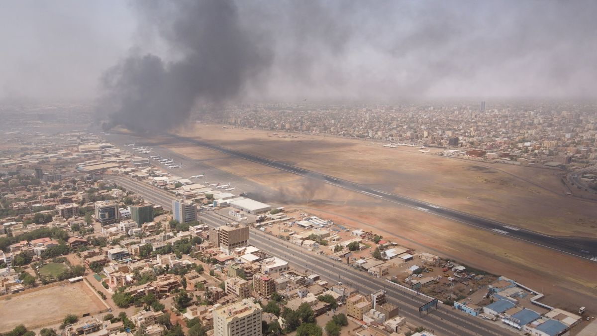 España cierra su embajada en Jartum (Sudán) por seguridad en pleno conflicto armado