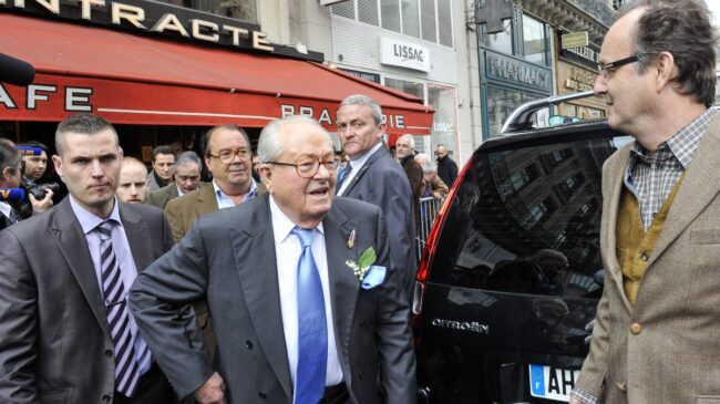 El líder ultraderechista francés Jean-Marie Le Pen, hospitalizado en estado grave