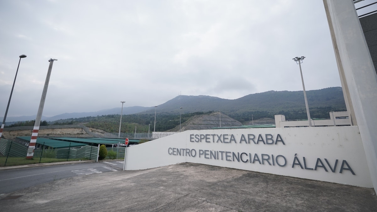 Ocho presos de ETA en Zaballa y Pamplona inician una huelga de hambre
